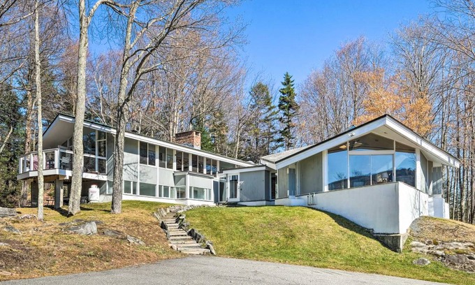 West Dover House | 418 m² House ∙ 5 bedrooms ∙ 12 guests