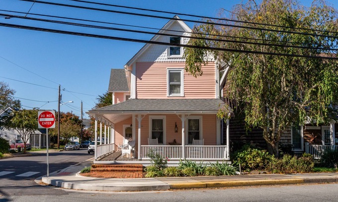 Historic District House | 428 Kings Hwy - Charming Victorian home in Historic Lewes!