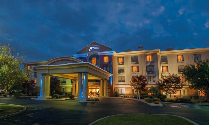 Cheektowaga Hotel | 45 m² Hotel ∙ 127 guests