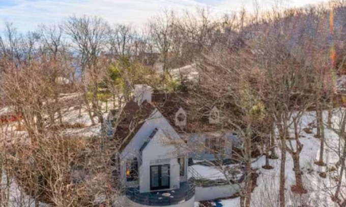 Wintergreen House | 4min to Ski! Mntn View Hot Tub EV Charger Grill
