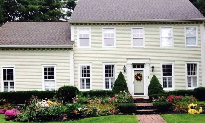 Saratoga Springs House | 5 bdrm- hot tub & fire pit, Water's Edge pool, tennis pickleball - Saratoga Lake