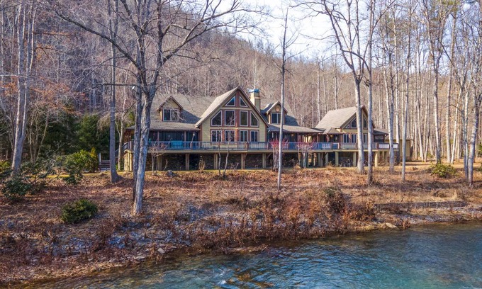 Lewisburg House | 520 m² House ∙ 4 bedrooms ∙ 15 guests