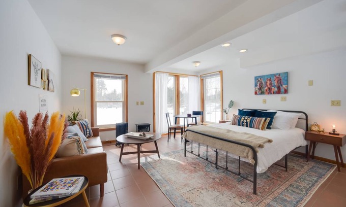 Greenfield Center Apartment | 55 m² Apartment ∙ 4 guests