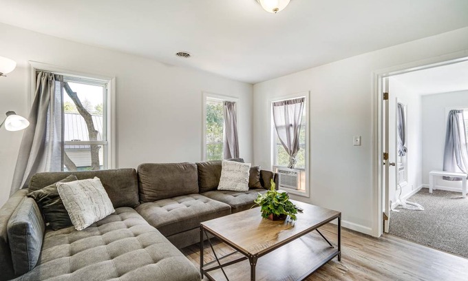 Glens Falls House | 69 m² House ∙ 2 bedrooms ∙ 4 guests