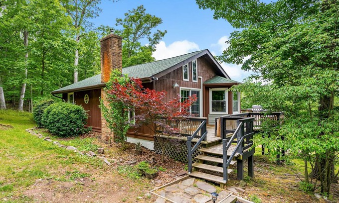 Berkeley Springs Ski Chalet | 73 m² Chalet ∙ 2 bedrooms ∙ 4 guests