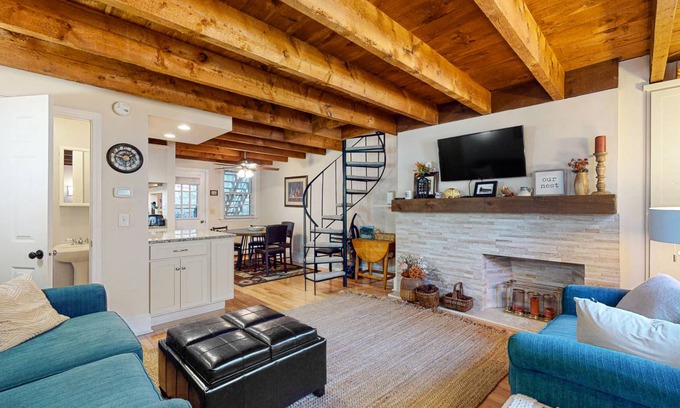 West Hartford House | 77 m² House ∙ 2 bedrooms ∙ 4 guests
