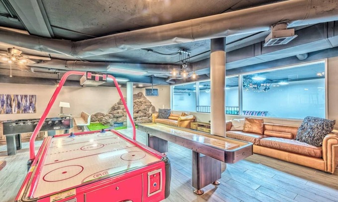 Las Vegas House | 777Rentals - 11BR/11BA - Bowling Villa