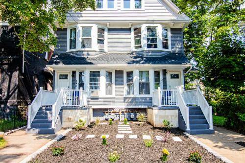 Downtown Niagara Falls Apartment | 84 m² Apartment ∙ 1 bedroom ∙ 3 guests