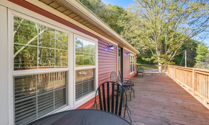 Warm Springs House | 97 m² House ∙ 2 bedrooms ∙ 4 guests