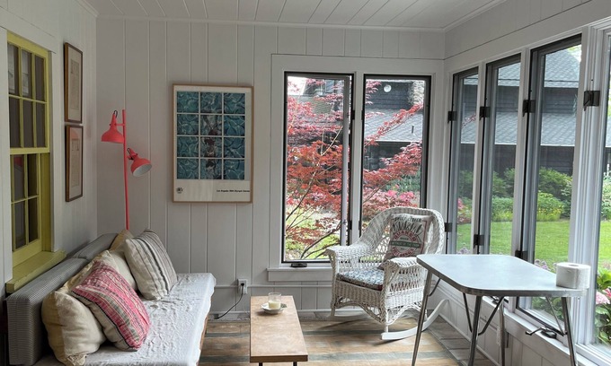 Northport House | Adorable, newly renovated guest cottage on serene and beautiful Halls Bay.