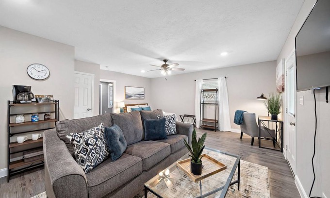 Baytown Apartment | Apartment ∙ 1 bedroom ∙ 4 guests