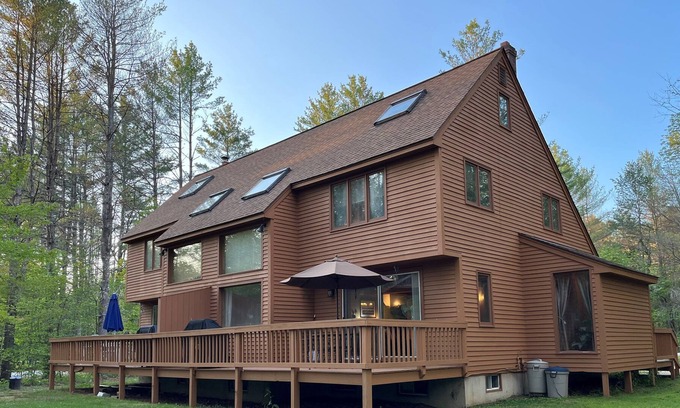 Intervale House | Bartlett, NH Townhouse with 2 Bedrooms + Loft, 2 baths and Sleeping for 8