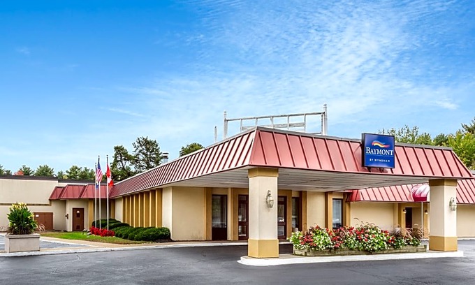 Queensbury Hotel | Baymont by Wyndham Queensbury / Lake George