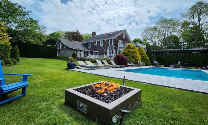 Southampton House | Beach 4 miles Town 2 miles Chef Gym Pelotons Heated Pool hot tub firepits