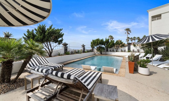 San Jacinto Condo | Beachfront w/Resort Pool