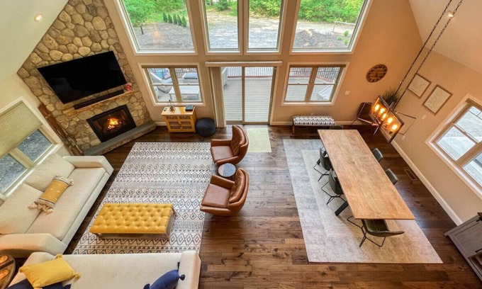 Intervale House | Bear Mountain House | Luxury, Hot Tub, Fireplace