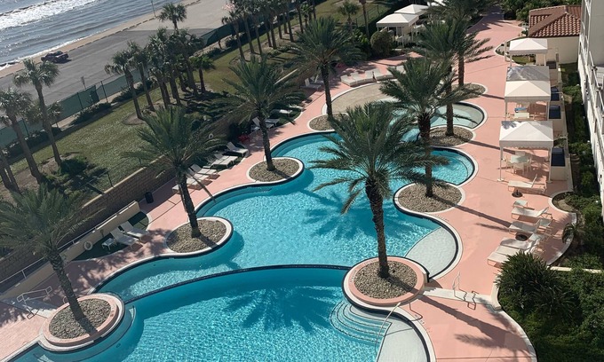 Galveston Condo | Beautiful 3 bedrooms condo with full view of the Gulf!
