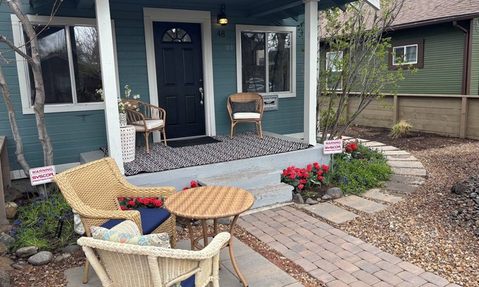Old Bend House | Bend River Cottage – Pet-Friendly, Historic, Walkable to Old Mill & Downtown