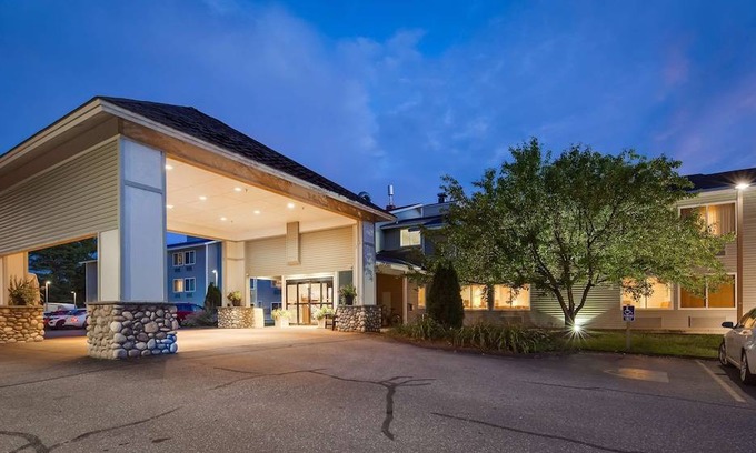 South Burlington Hotel | Best Western Plus Windjammer Inn & Conference Center