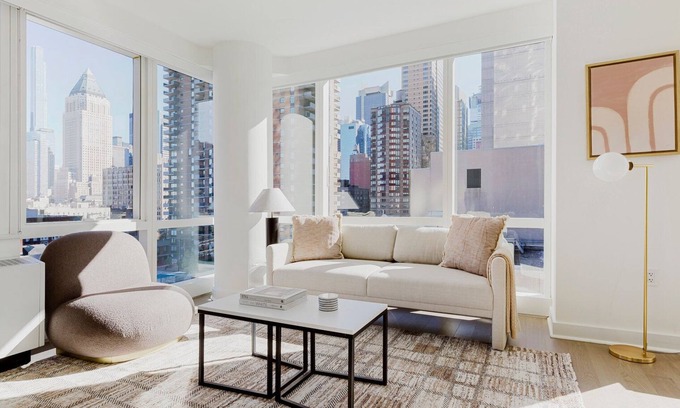 Hell's Kitchen Apartment | Blueground | Midtown West 2bd apartment