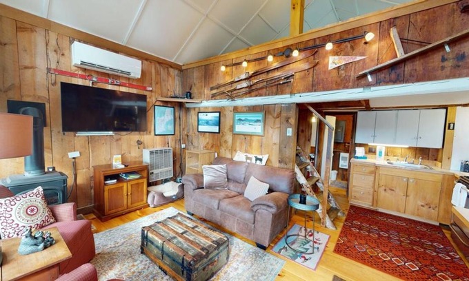 Chittenden Cabin | Cabin ∙ 2 bedrooms ∙ 4 guests