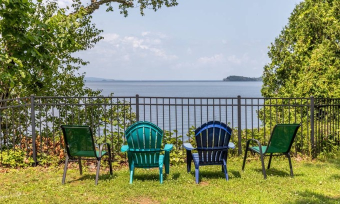 Shelburne Cottage | Cabin ∙ 5 bedrooms ∙ 11 guests