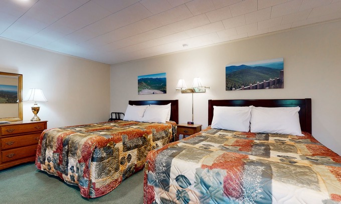 Lincoln House | Charming and casual motel in a great location with shared resort amenities