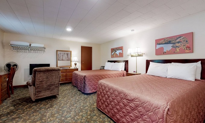Lincoln House | Charming and casual motel in a great location with shared resort amenities