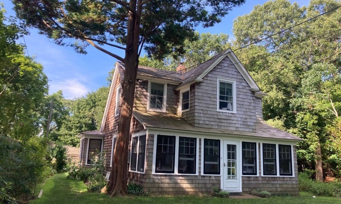 East Quogue House | Charming Hamptons home, near beaches and vineyards