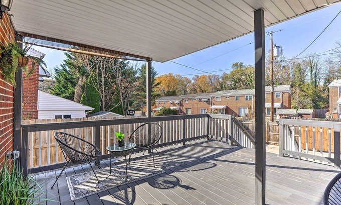 Beechfield Apartment | Chic Townhome w/Deck: 6 Mi to Dtwn Baltimore
