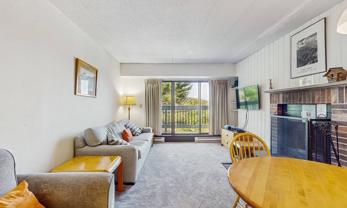Killington Apartment | Clean & bright condo with mountain views & modern kitchen - walk to lifts