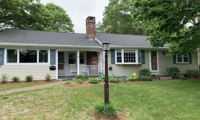 West Yarmouth House | Close to Seagull Beach on Nantucket Sound (1818)