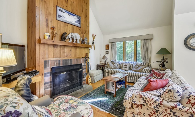 Killington House | Colony Club C12 Located in the heart of Killington is a beautiful spacious townhouse with plenty of space for multiple families to vacation together. (please note this unit has NO AIR CONDITIONING)