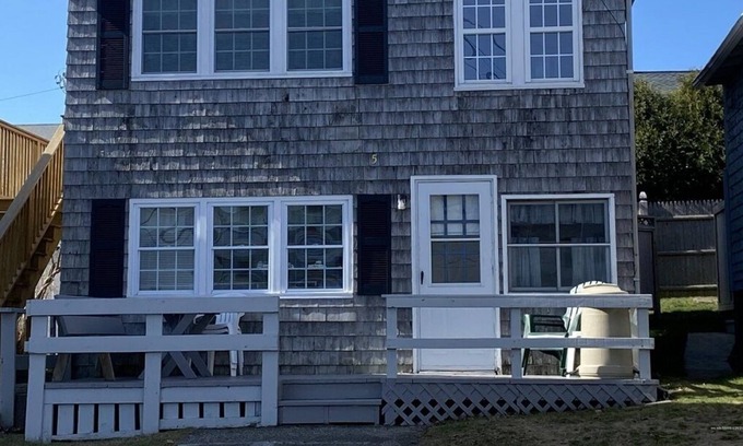 Ocean Park Condo | Come enjoy 7 miles of beaches in sunny OOB in this 2 bedroom condo!