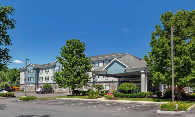 Castleton-on-Hudson Hotel | Comfort Inn & Suites East Greenbush - Albany