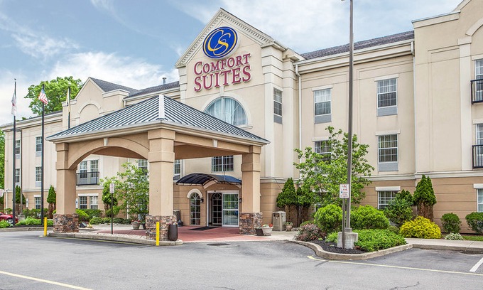 Monmouth Junction Hotel | Comfort Suites Near University