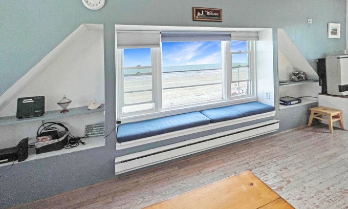 York Beach Condo | Condo ∙ 2 bedrooms ∙ 6 guests