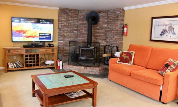 Central Vermont- Killington Condo | Condo 7 Trailside Village Slopeside One Bedroom w/Hot tub