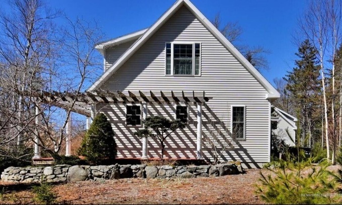 Town Hill House | Contemporary, Secluded Home Convenient to Acadia and The Harbors!!