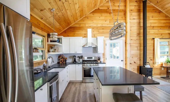 Post Mills Cabin | Cozy Cabin