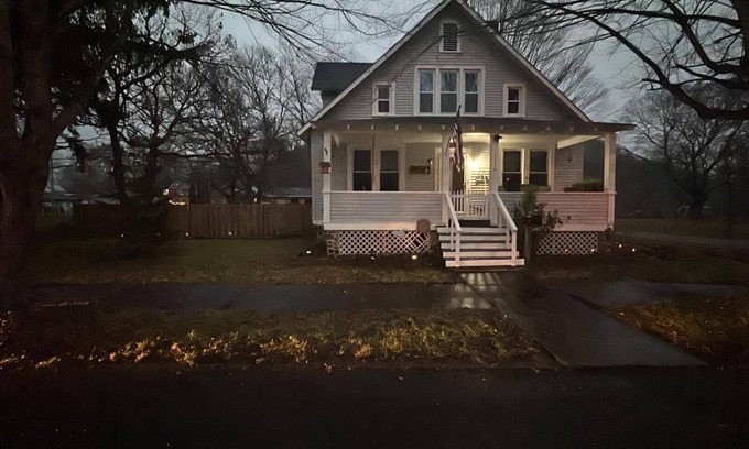Marlinton House | Cozy home by the Greenbrier bike trails river and Snowshoe resort! Dod friendly