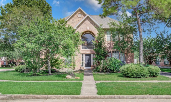 League City House | Cozy House near NASA perfect for family visitors, plenty of living space!