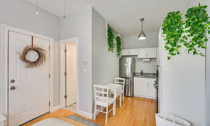 East Somerville Apartment | Cozy Somerville Studio: 2 Mi to Boston, Walk to T!