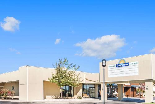 West Henrietta Hotel | Days Inn by Wyndham Henrietta/Rochester Area