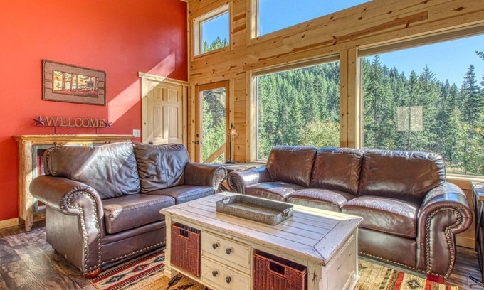 Ardenvoir House | Dog-Friendly, Newly Built Woodland Home w/Deck & Private Hot Tub