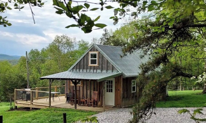 Harper Cabin | Ebenezer Cabin-Private Hot Tub, cozy Cabin w/Loft