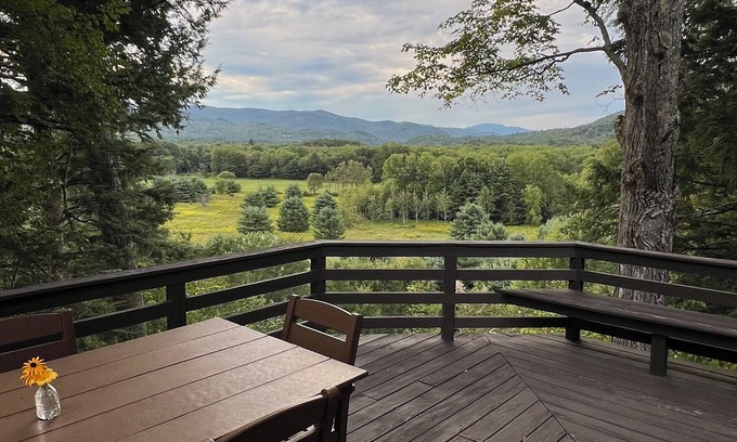Thornton House | Family-Friendly 3Bd+Loft w/Mtn Views + Fireplace
