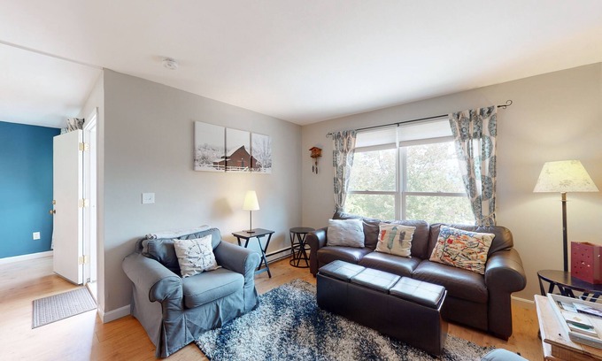 Warren Condo | Family-Friendly, Mountain-View Condo with Deck, WiFi, and Fireplace