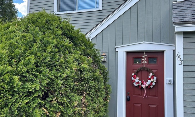 North Woodstock House | Fantastic pet friendly townhome - many nearby attractions in North Woodstock NH
