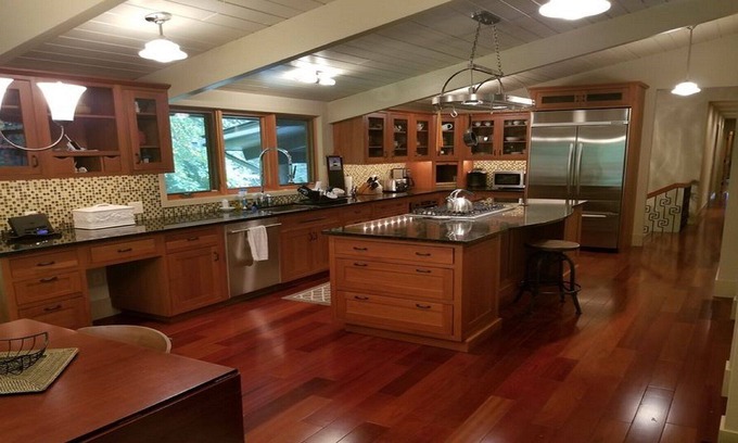 West Hartford House | Gorgeous Quechee Vermont Golf and Ski House Sleeps 12